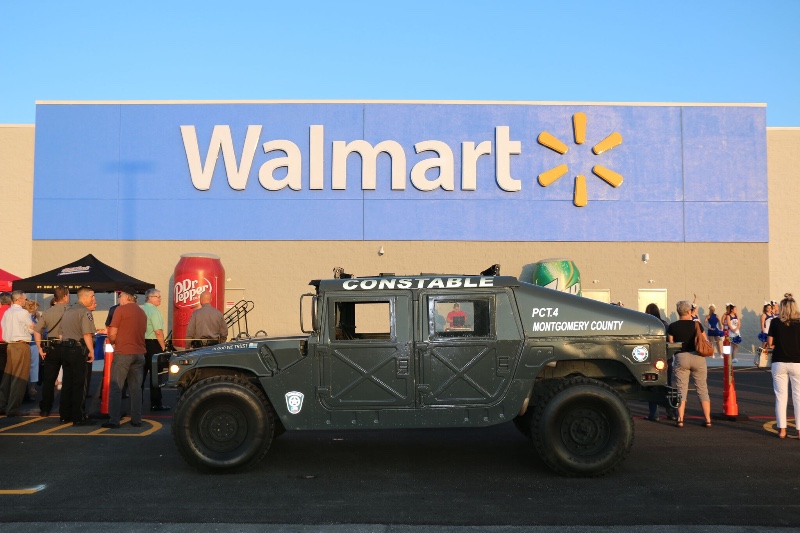 WalMart Opens In New Caney